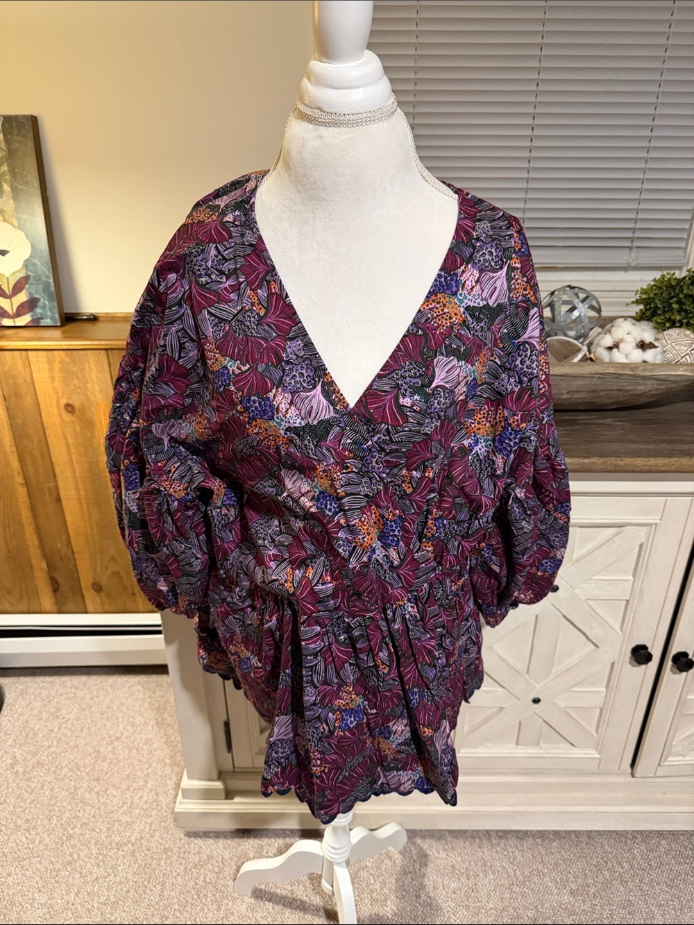 Women's Floral V-Neck Puff Sleeve Blouse in Plum Multi